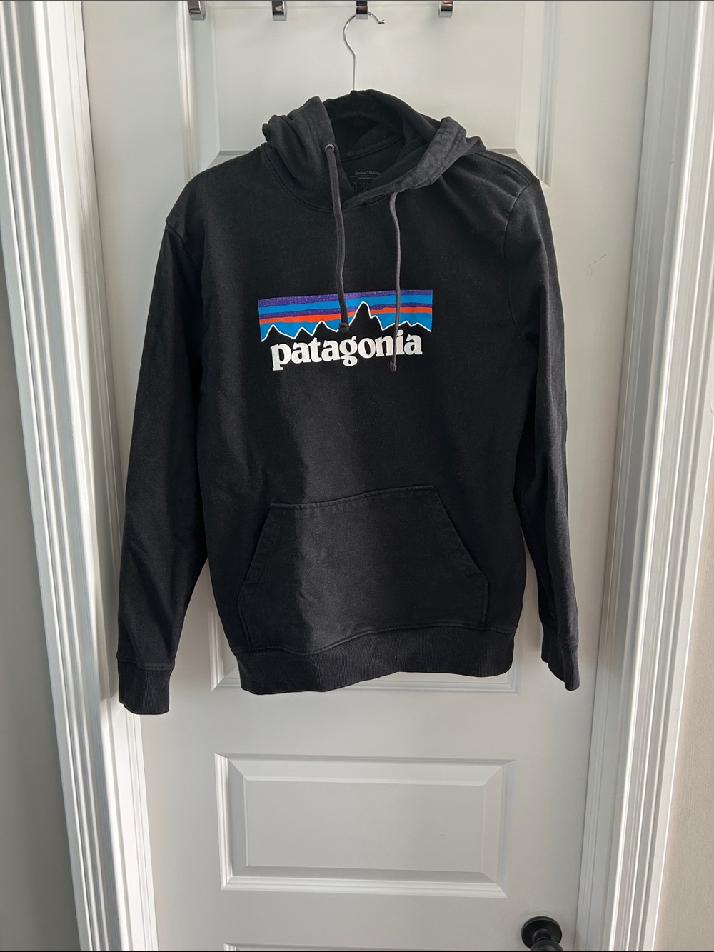 Patagonia Men’s M Black Hoodie with Colorful Logo